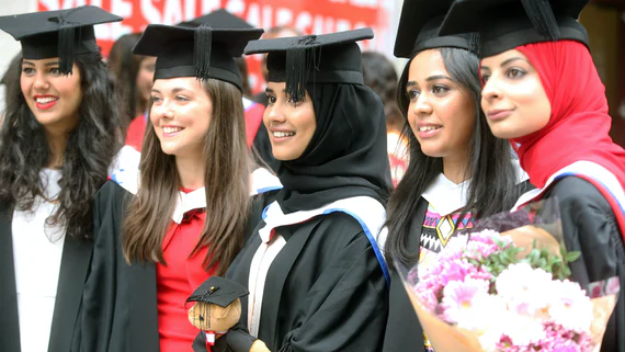 13 Top Scholarships in UAE for Expats