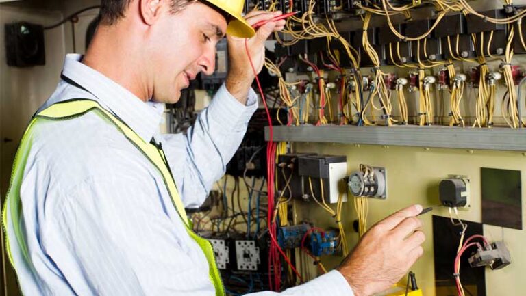 13 Best Electrician Trade Schools In The World - Scholarships Hall