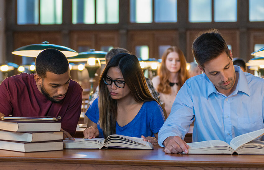 6 Top Colleges For Undergraduate English Majors With Average Tuition Fees