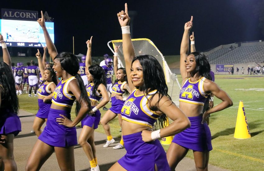 12 Best Colleges Offering Cheerleading Scholarships